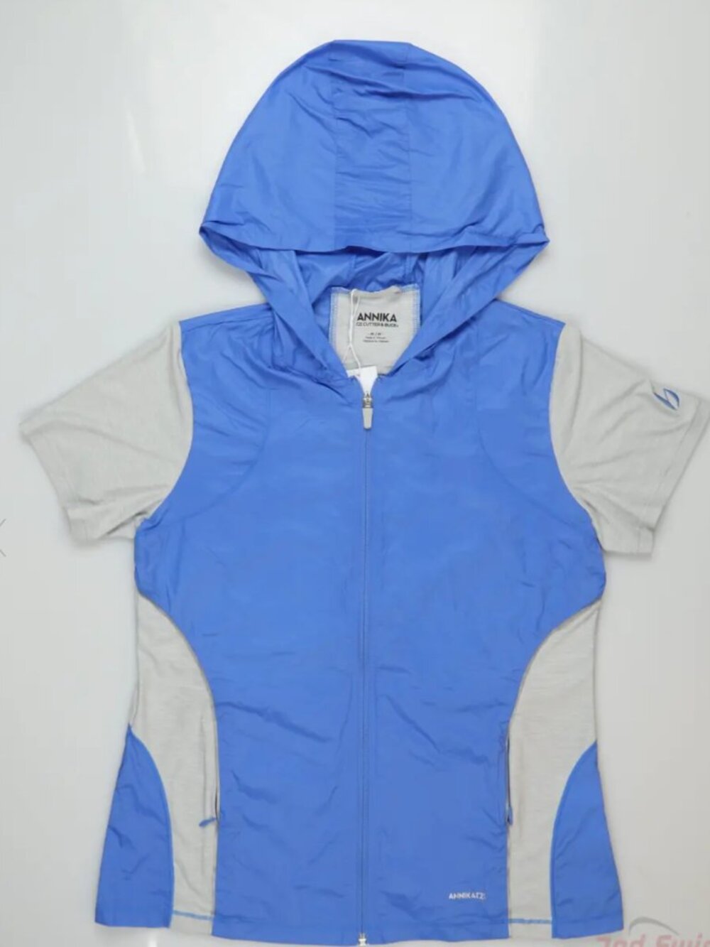 Women's NWT Cutter & Buck Annika short sleeve jacket. Med